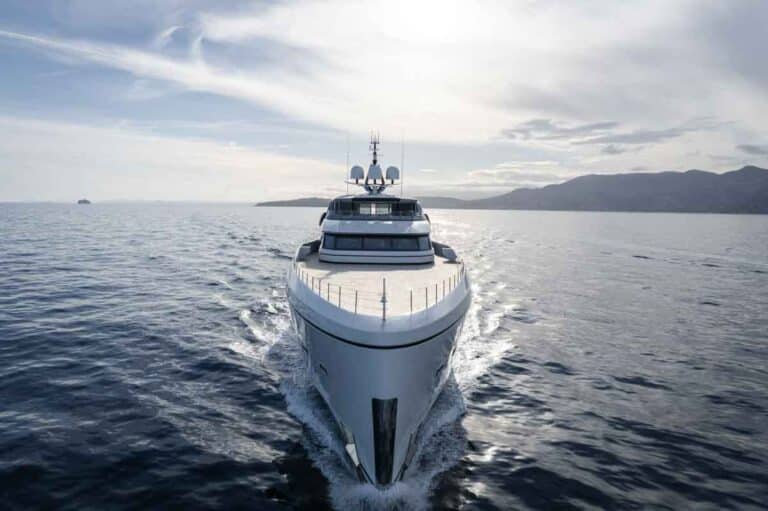Yacht under way, bow view