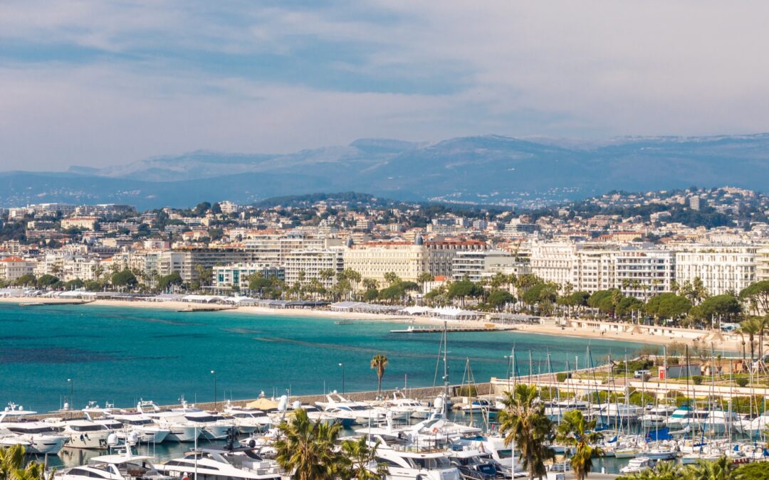 Vidéaste à Cannes : 7 raisons de confier vos tournages à une agence locale
