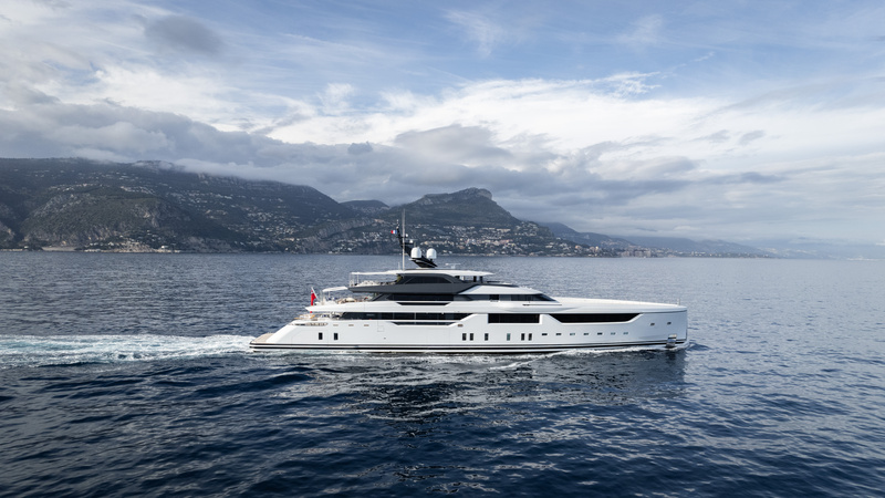 Yacht au golden hour vu du ciel — Cannes Yachting Festival