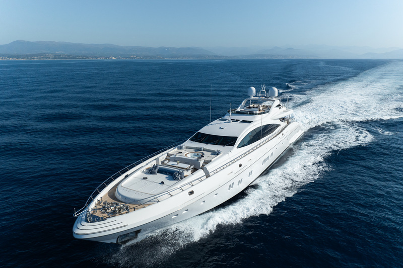 Superyacht en navigation — Cannes Yachting Festival