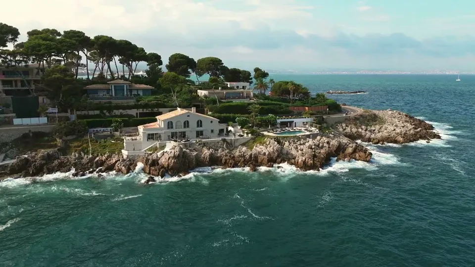 Douglas Elliman — Films de villas