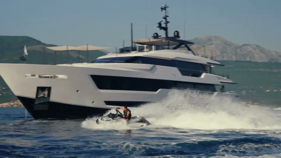 Yachts 2025 (vidéos) — M/Y FIFI, M/Y Bella Donna, M/Y Bombay, S/Y GRAYA
