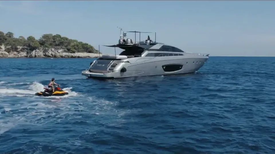 Yachts 2022 (vidéos) — Riva 86 Domino, M/Y Storm, M/Y Maroon, Irama