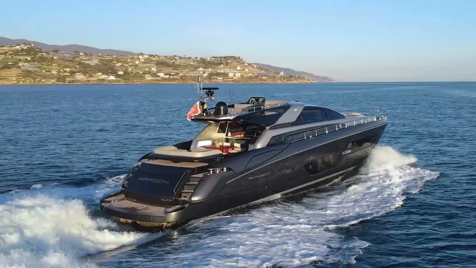 M/Y Maroon — Bluewater